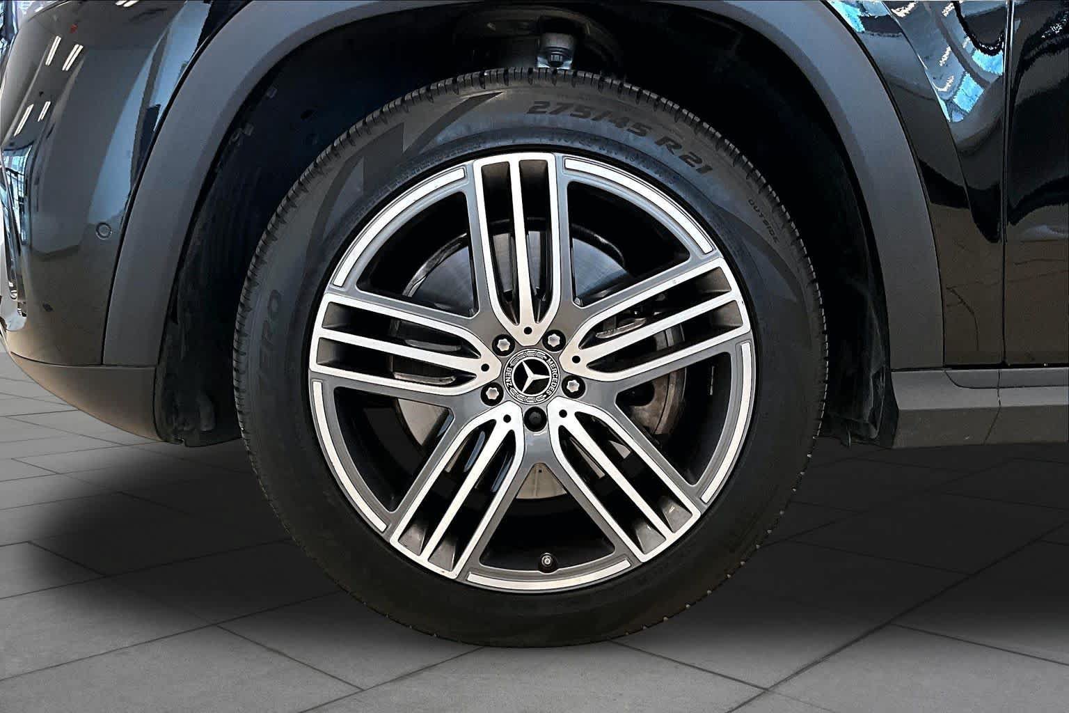 Used 2025 Mercedes-Benz GLS 450 4MATIC image 10