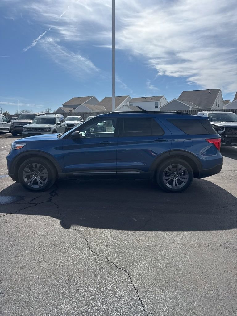 Used 2021 Ford Explorer XLT w/ Equipment Group 202A image 2