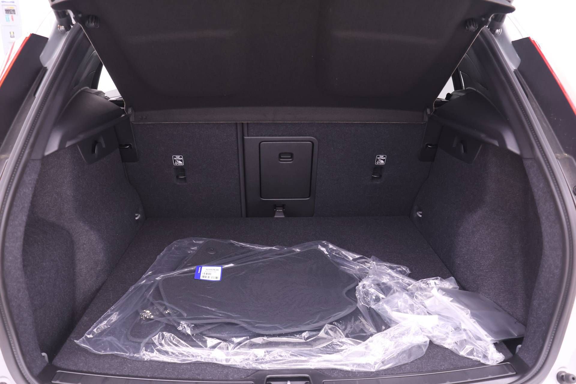 New 2026 Volvo XC40 B5 Core AWD/4WD image 16