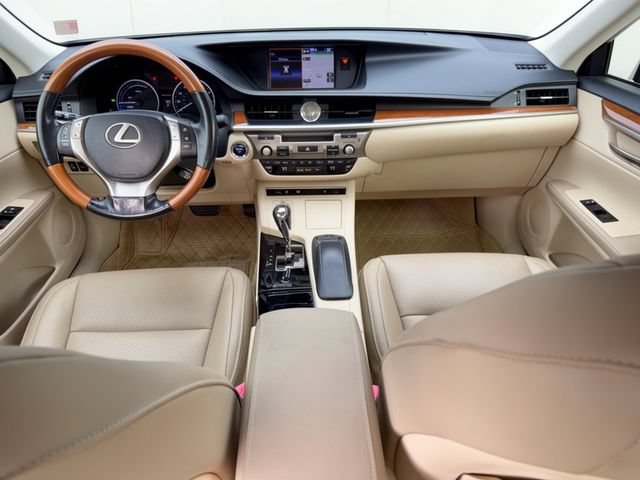 Used 2015 Lexus ES 300h w/ Navigation System Package FWD image 28