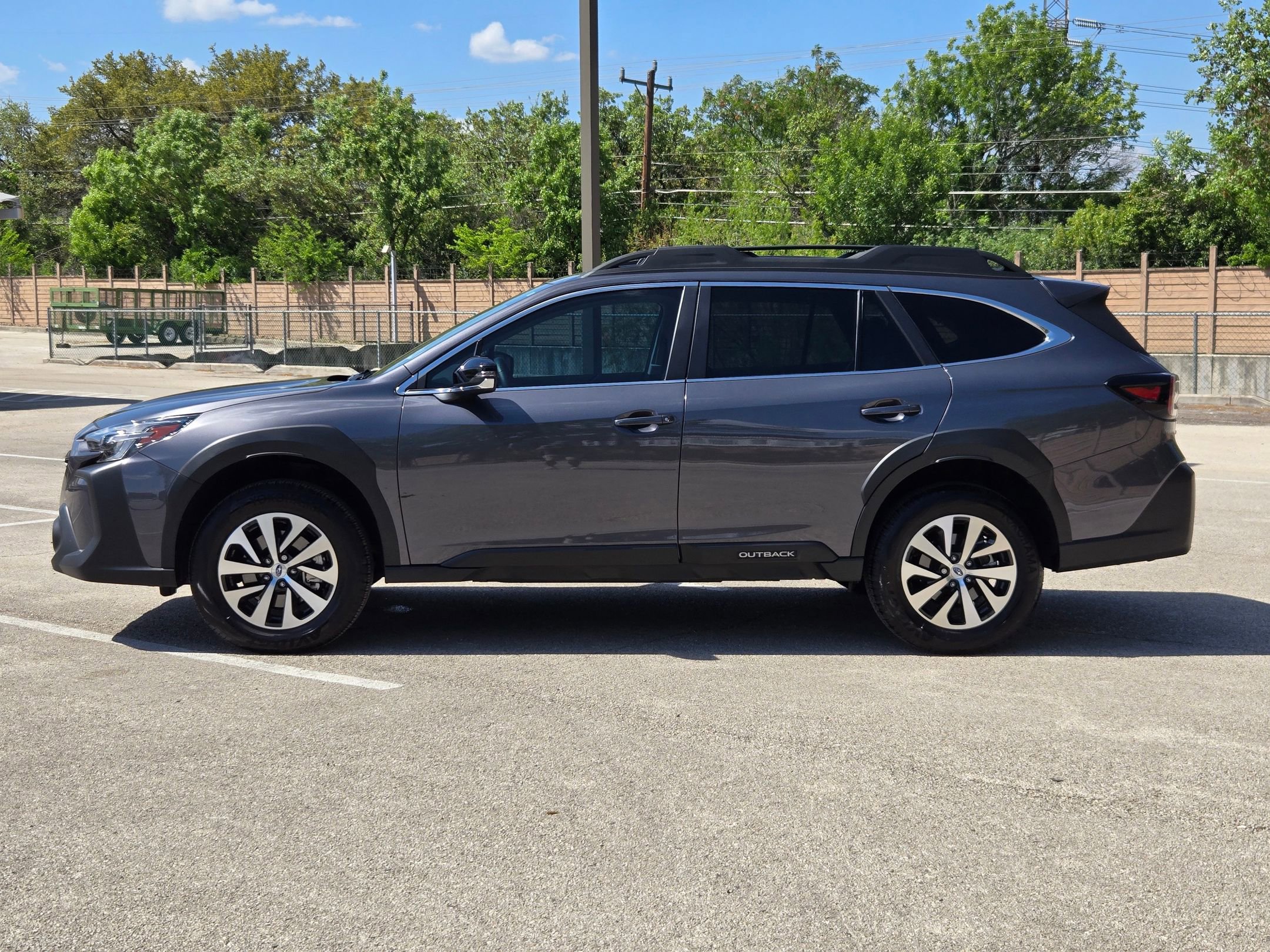 Used 2025 Subaru Outback Premium AWD/4WD image 7