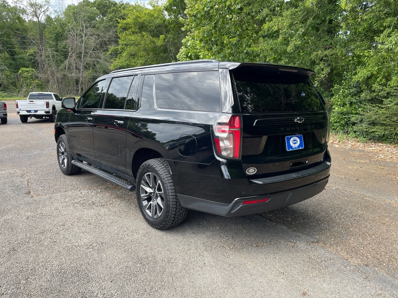 Used 2024 Chevrolet Suburban Z71 w/ Luxury Package AWD/4WD image 3