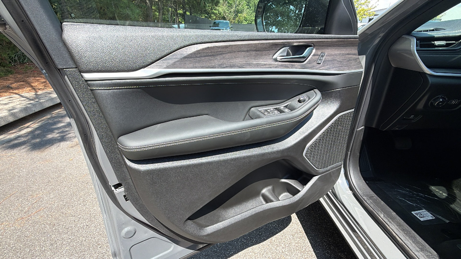 New 2027 Jeep Grand Cherokee Limited AWD/4WD image 15