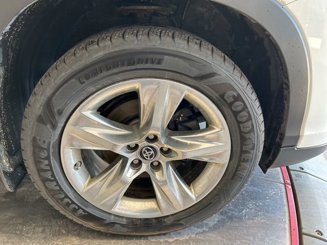 Used 2017 Toyota Highlander Limited image 22