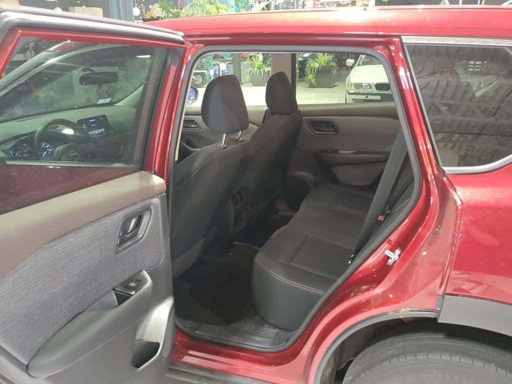 Used 2023 Nissan Rogue S AWD/4WD image 11