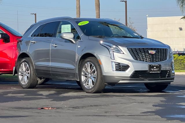Used 2025 Cadillac XT5 Premium Luxury image 2