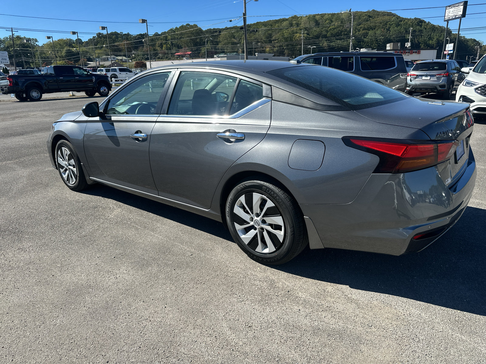 Used 2025 Nissan Altima 2.5 S FWD image 2
