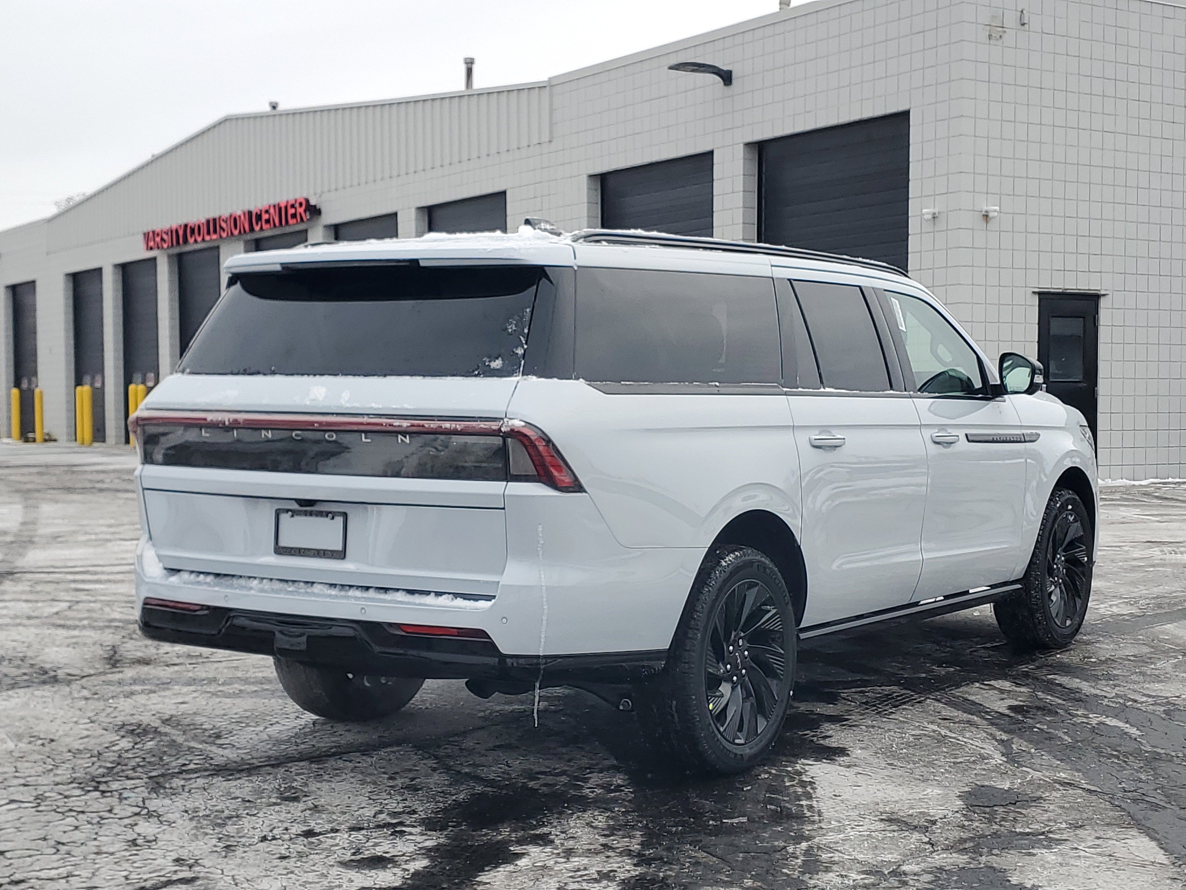 New 2026 Lincoln Navigator L Reserve w/ Jet Appearance Package image 4