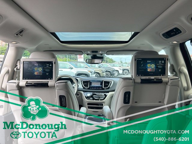 Used 2020 Chrysler Pacifica Limited w/ Advanced Safetytec Group FWD image 3