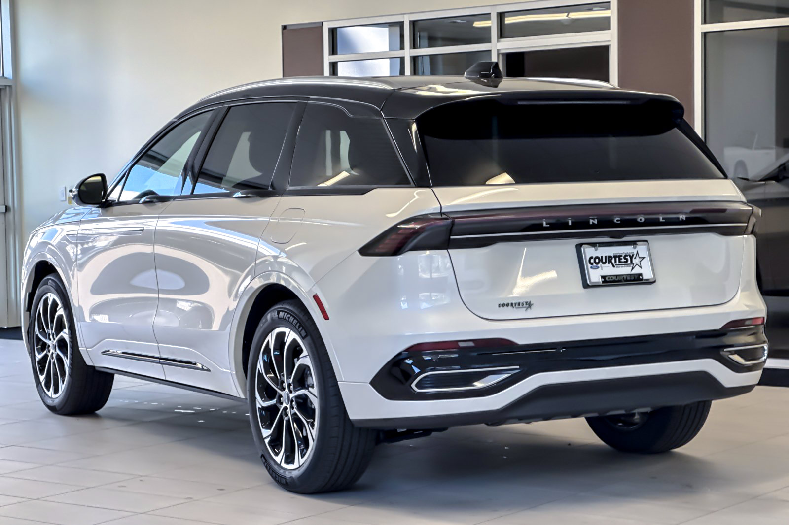 Used 2026 Lincoln Nautilus Reserve AWD/4WD image 6