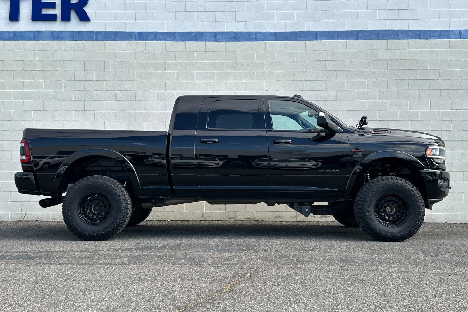 Used 2020 RAM 2500 Laramie w/ Night Edition AWD/4WD image 3