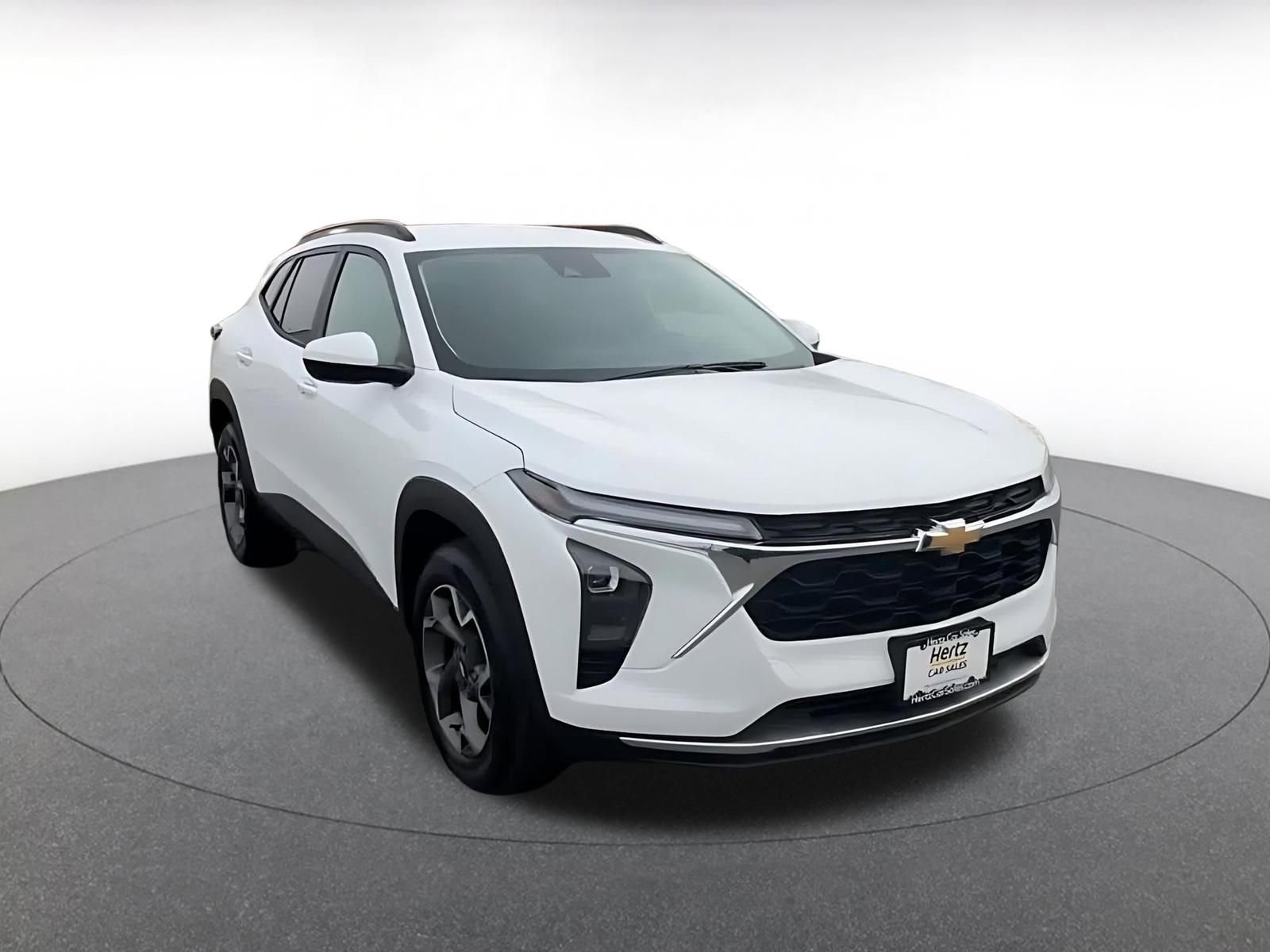 Used 2025 Chevrolet Trax LT image 3