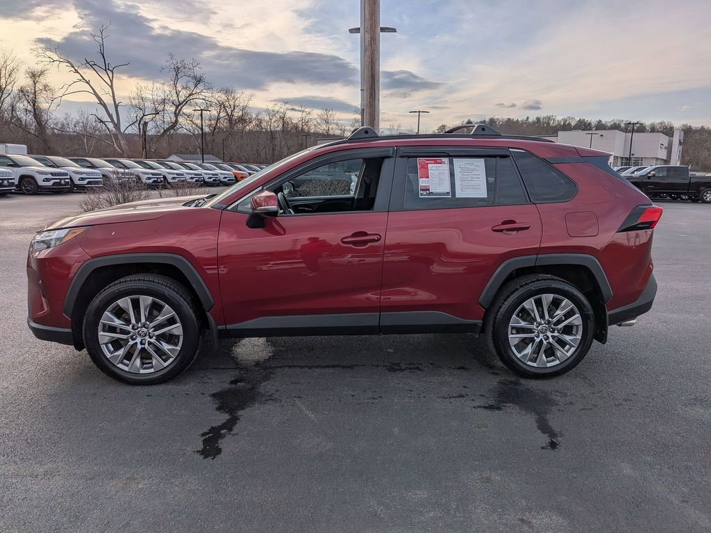 Used 2022 Toyota RAV4 XLE Premium image 7