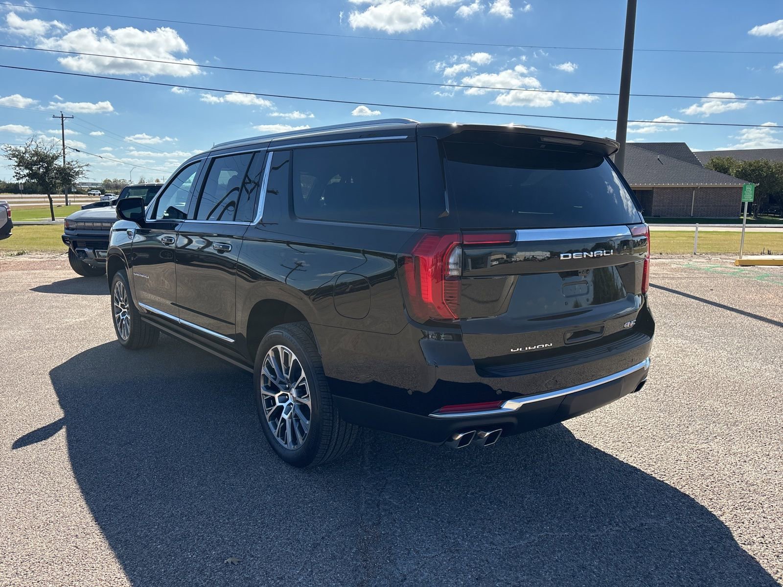New 2026 GMC Yukon XL Denali w/ Denali Reserve Package image 4