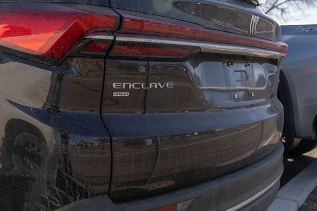 Used 2025 Buick Enclave Preferred AWD/4WD image 3