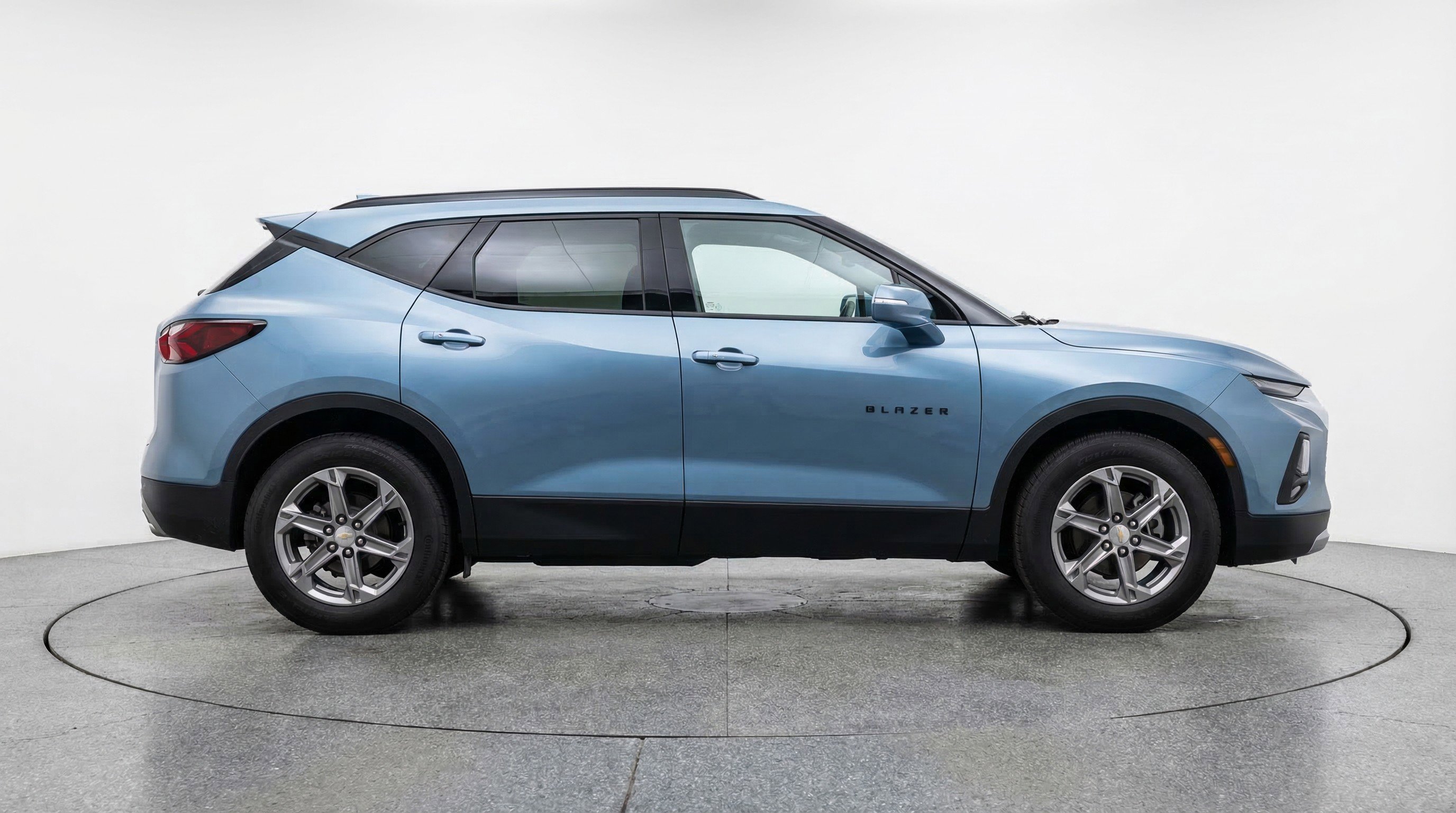 Used 2025 Chevrolet Blazer LT FWD image 11