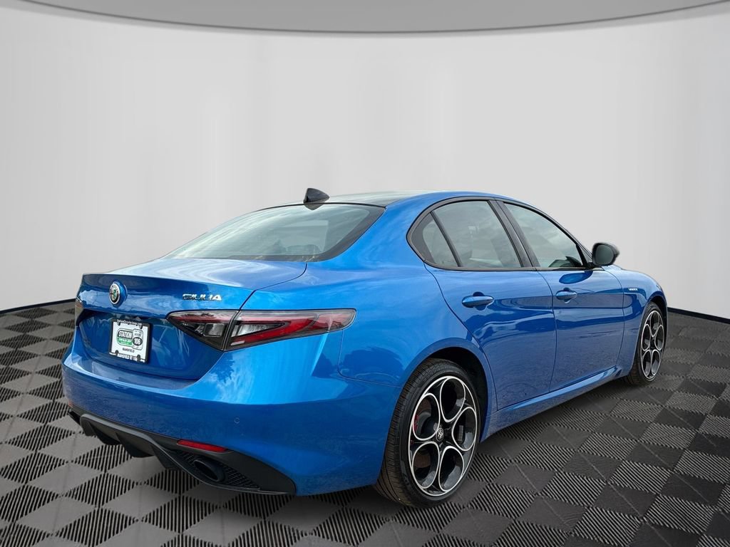 Used 2024 Alfa Romeo Giulia Veloce AWD/4WD image 7