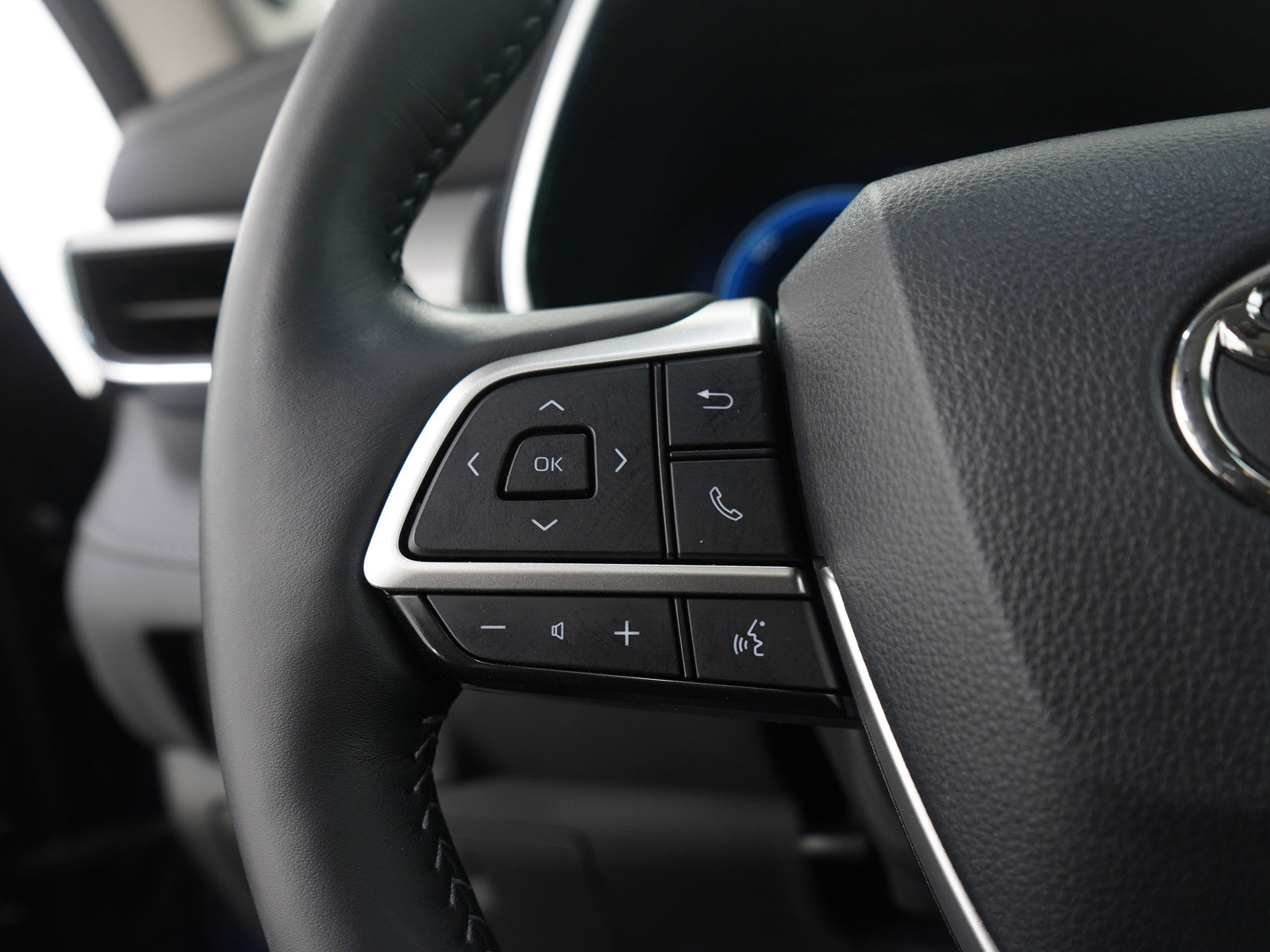 Used 2025 Toyota Highlander Platinum image 29