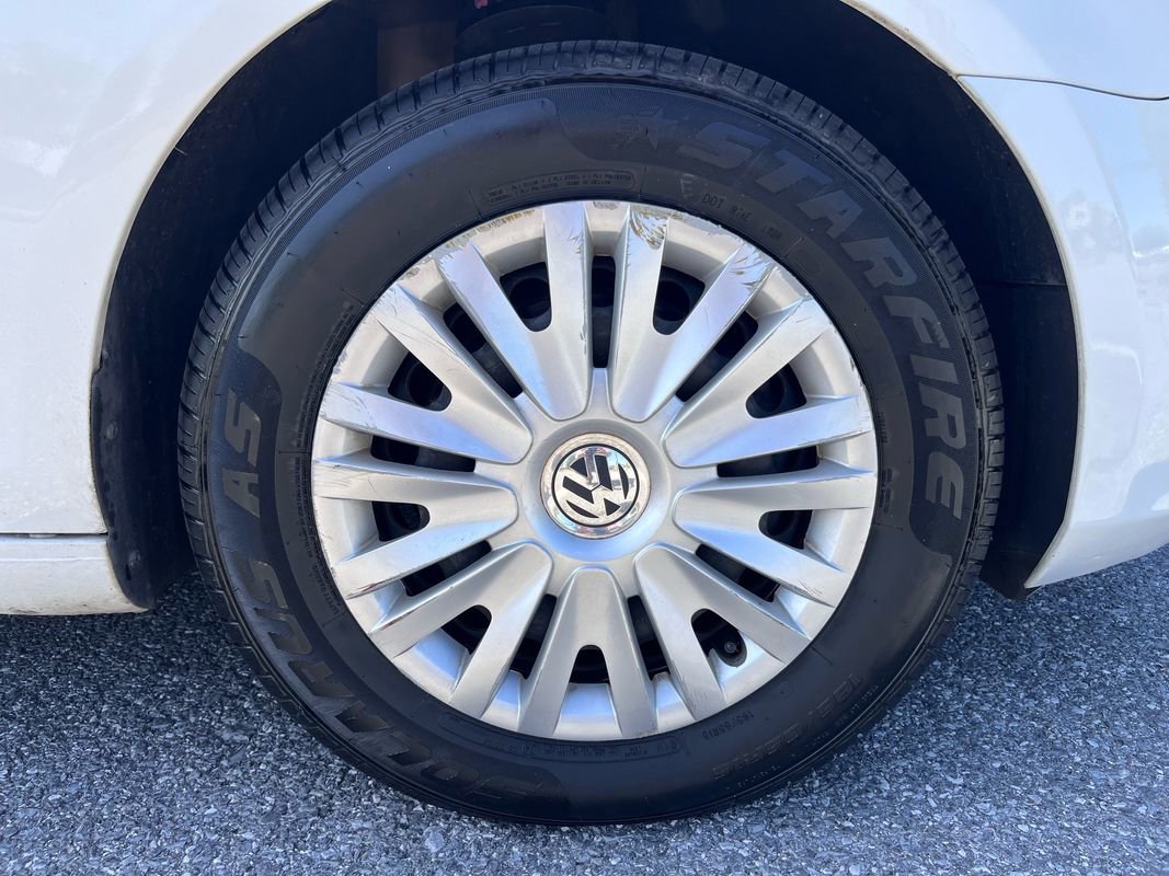 Used 2012 Volkswagen Golf 4-Door FWD image 23