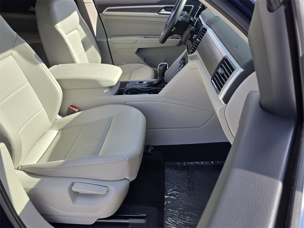 Used 2023 Volkswagen Atlas SE w/ Black Wheel Package image 17
