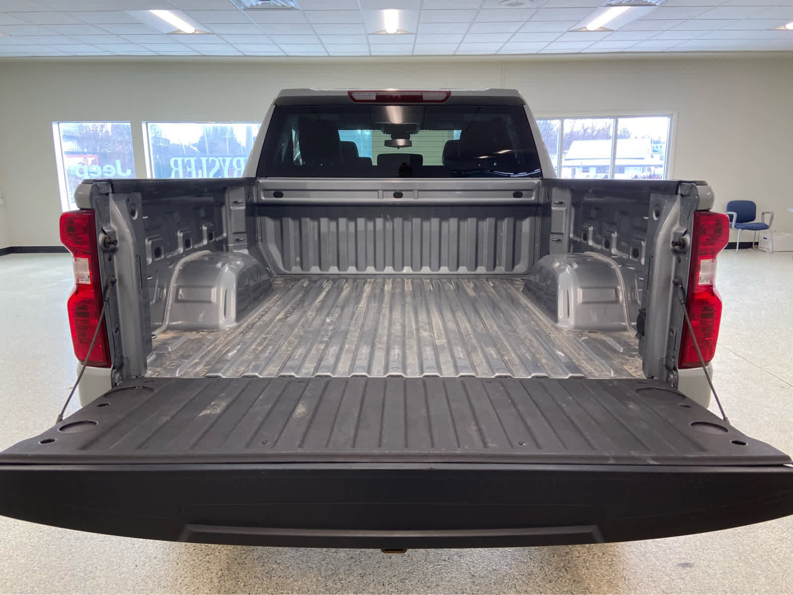Used 2023 Chevrolet Silverado 1500 LT image 9