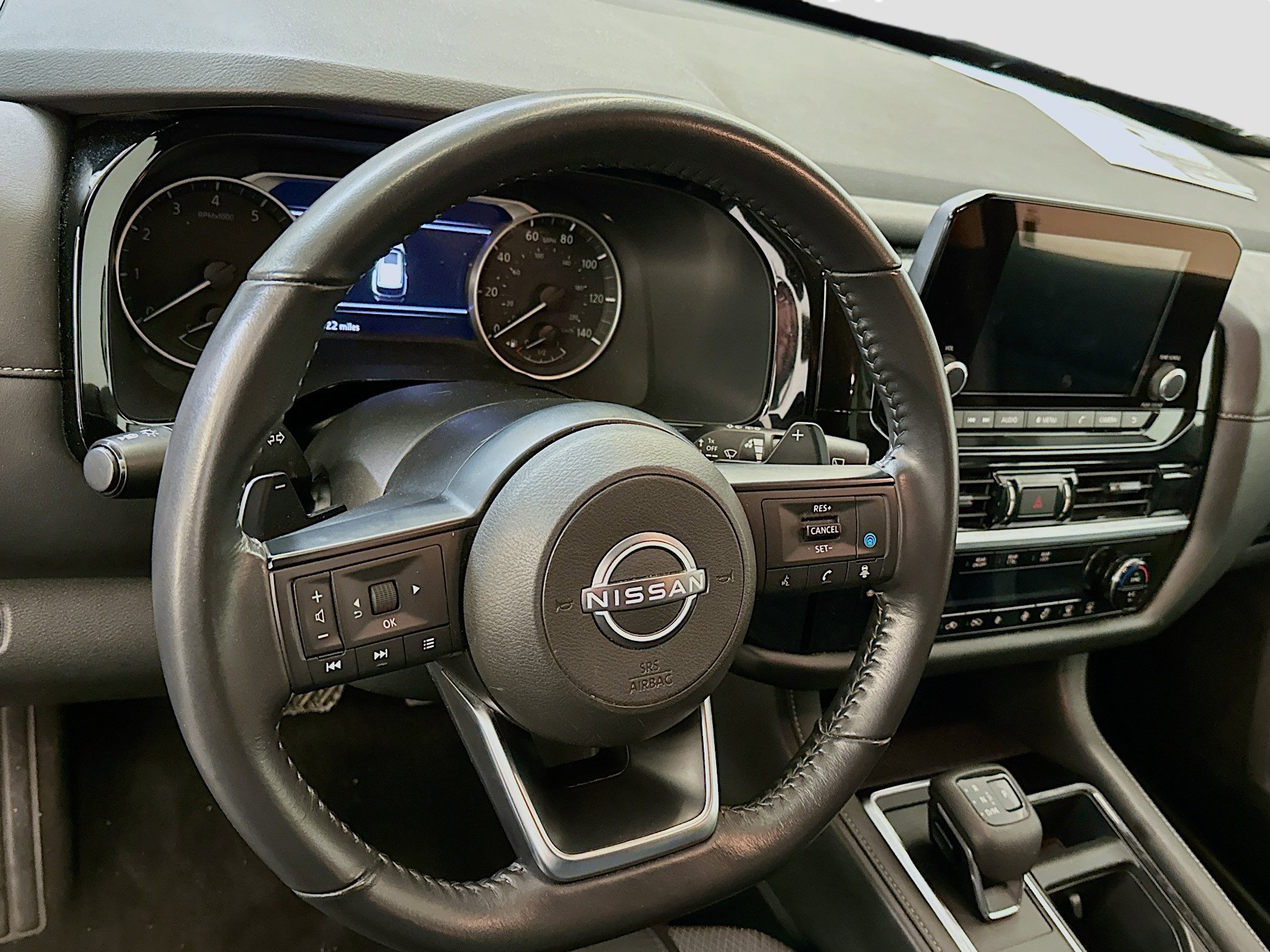 Used 2024 Nissan Pathfinder SV image 18