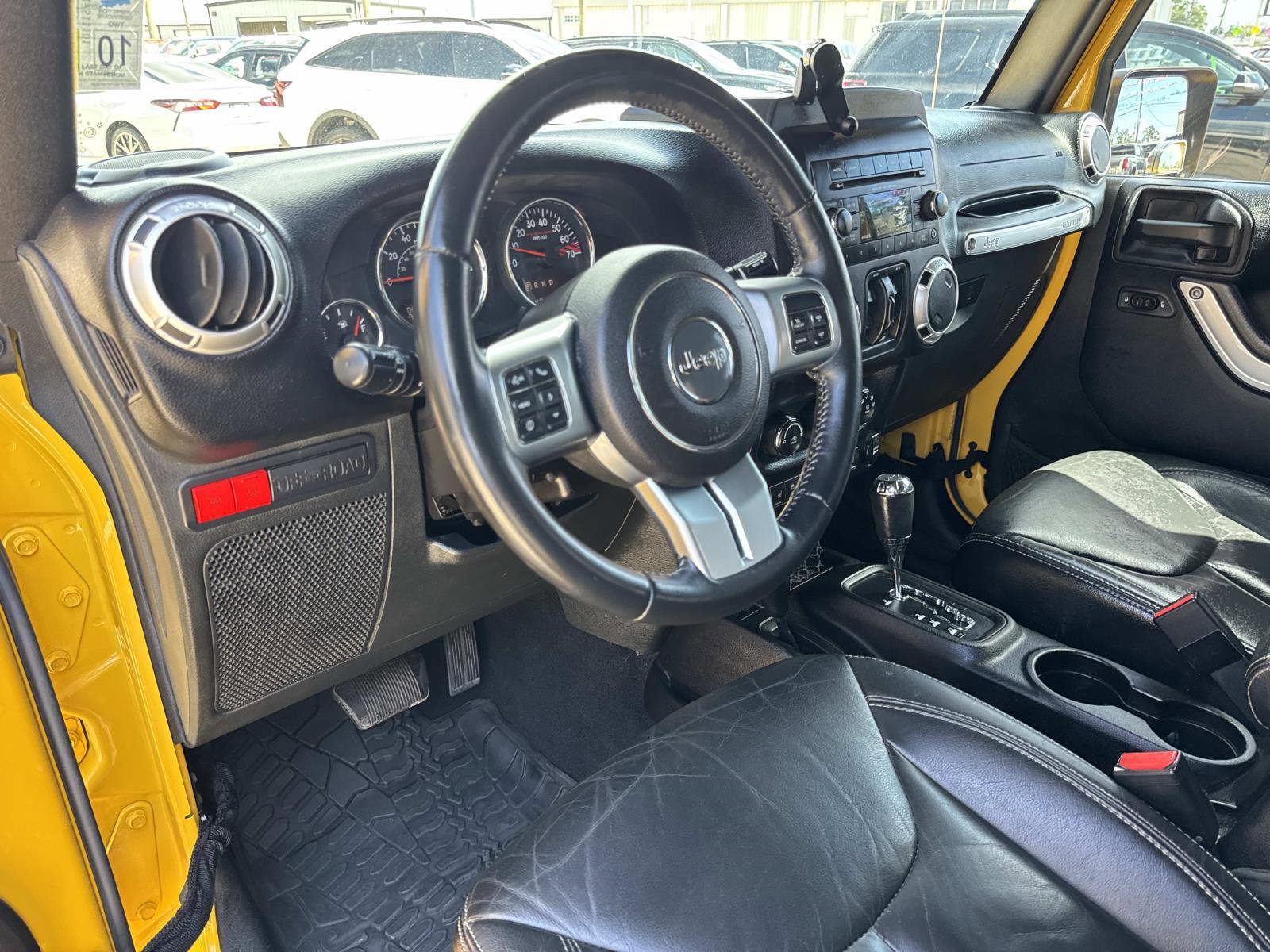 Used 2015 Jeep Wrangler Unlimited Rubicon image 17