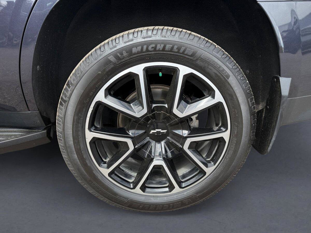 Used 2022 Chevrolet Tahoe RST w/ Luxury Package AWD/4WD image 14