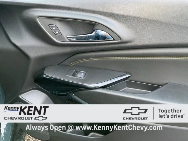 Used 2025 Chevrolet Trax LT image 13