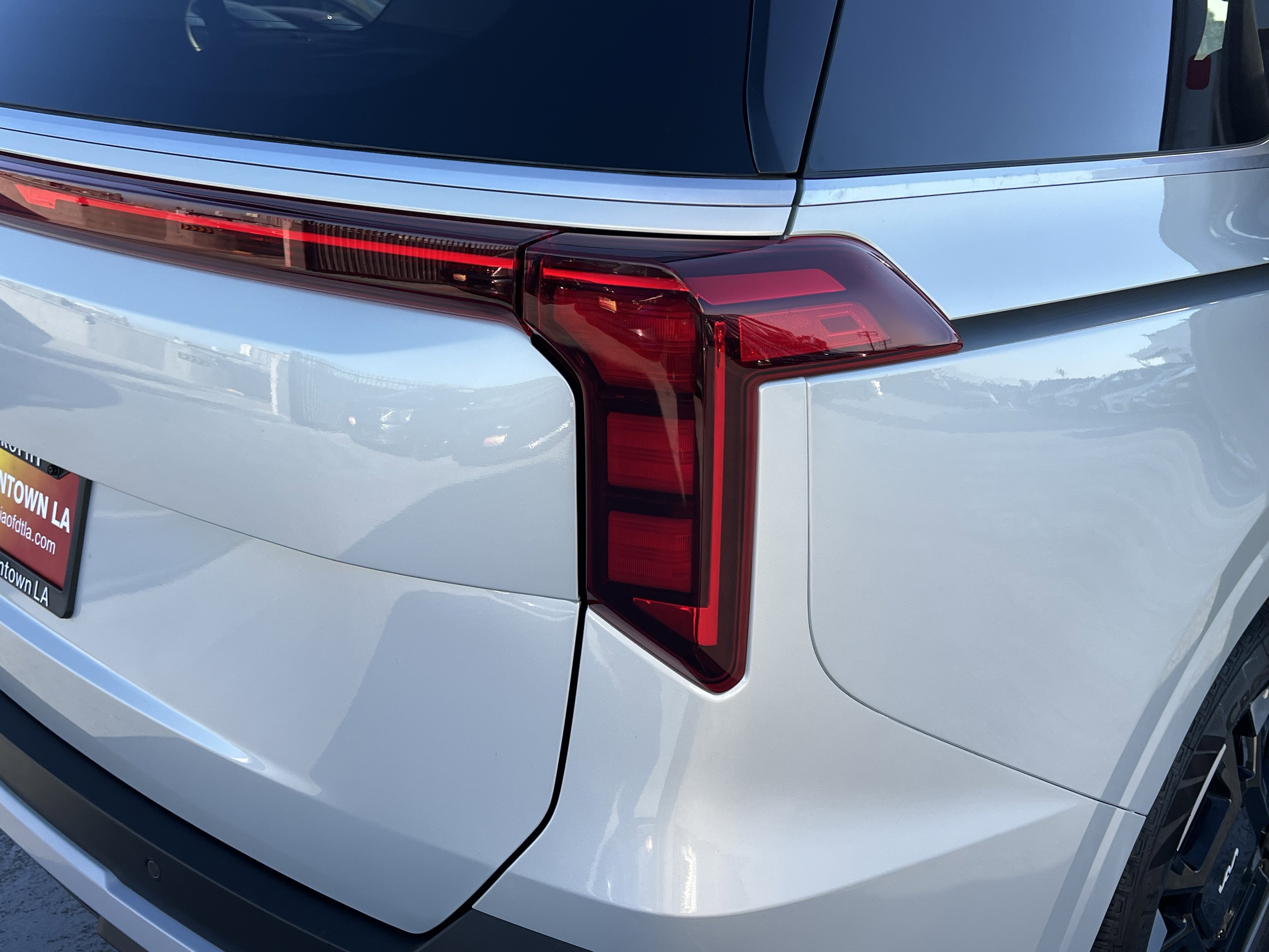 Certified 2025 Kia Carnival EX image 20