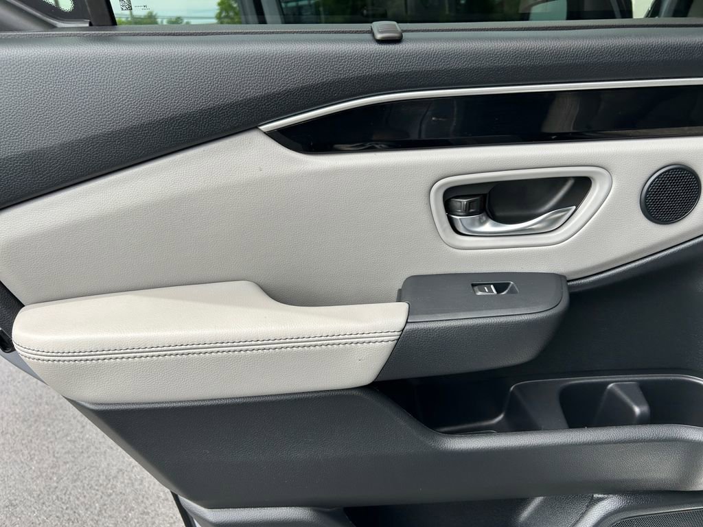 Certified 2025 Honda Pilot EX-L image 22