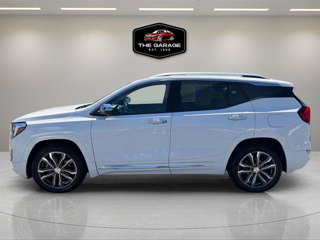 Used 2020 GMC Terrain Denali w/ LPO, Floor Liner Package AWD/4WD image 2