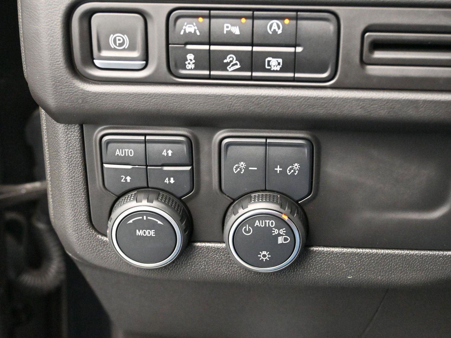 Used 2023 Chevrolet Tahoe Z71 w/ Luxury Package AWD/4WD image 26