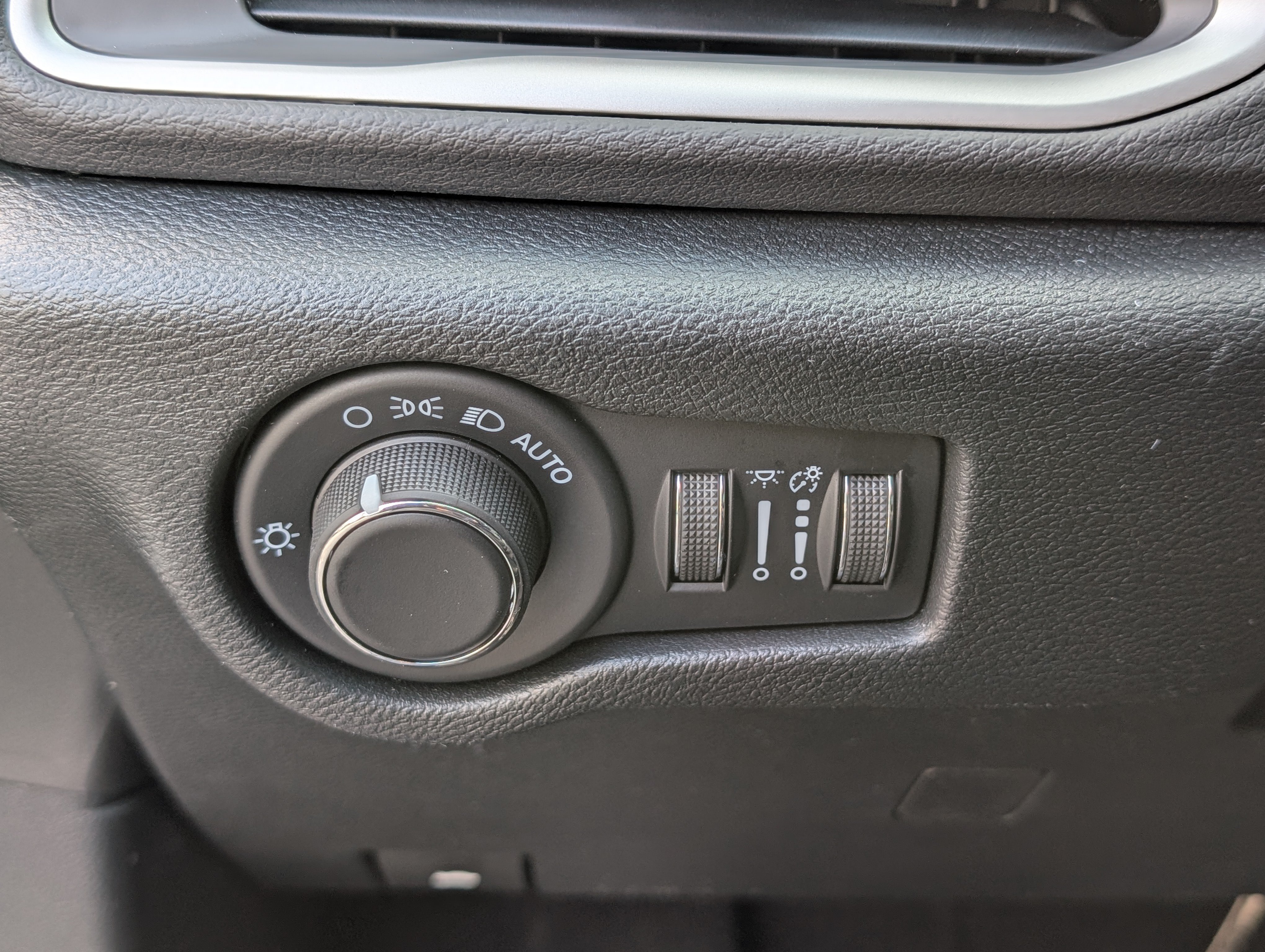 New 2026 Chrysler Voyager LX FWD image 20