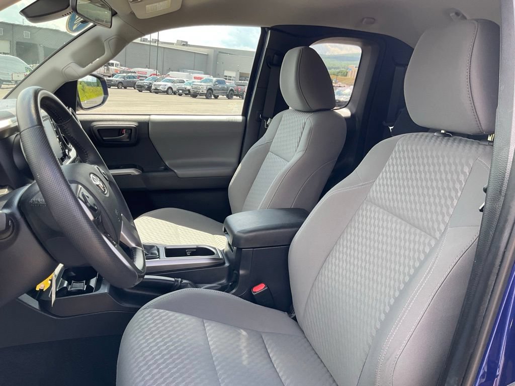 Used 2022 Toyota Tacoma SR5 AWD/4WD image 32