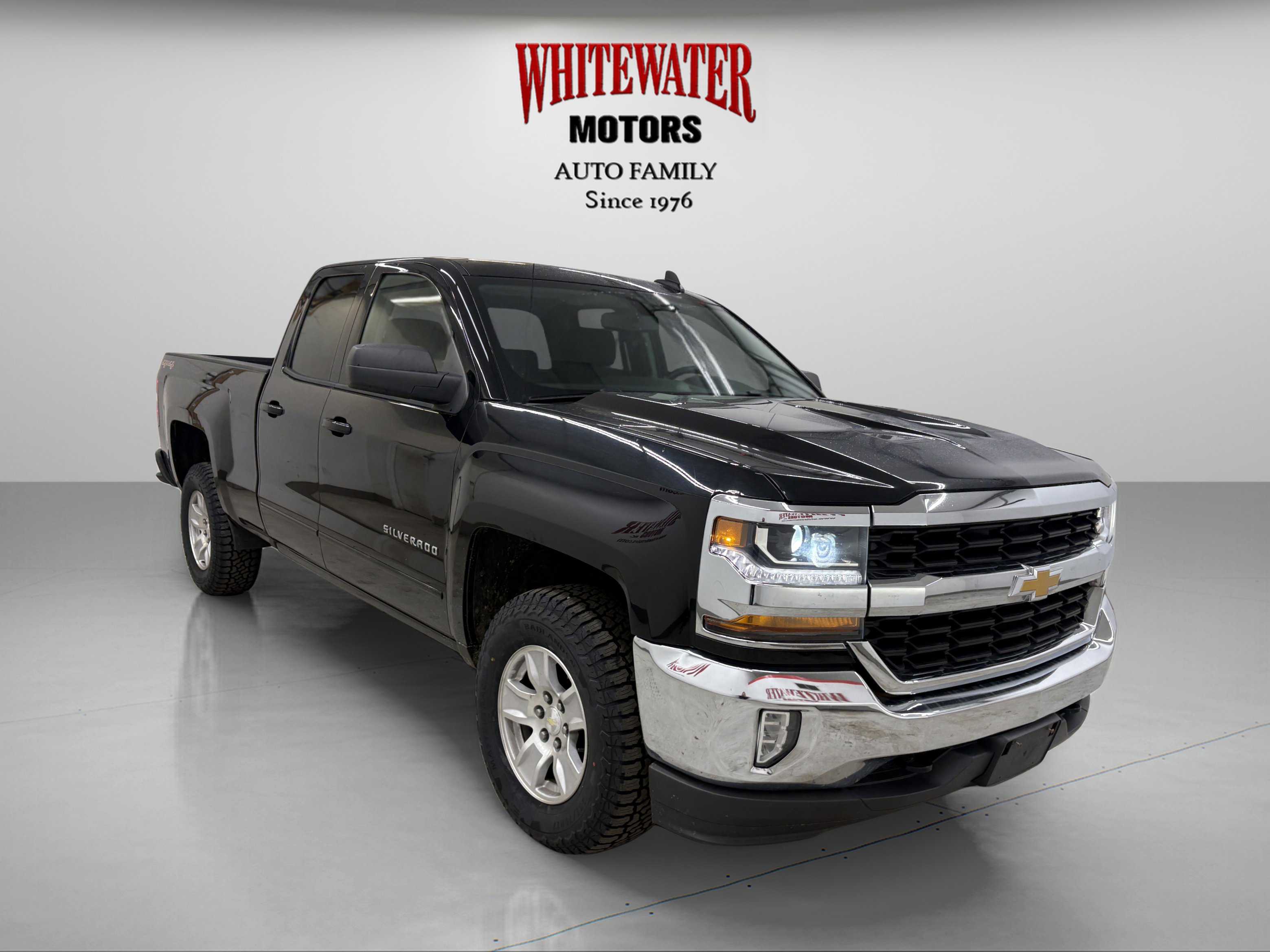 Used 2017 Chevrolet Silverado 1500 LT w/ All Star Edition AWD/4WD image 5