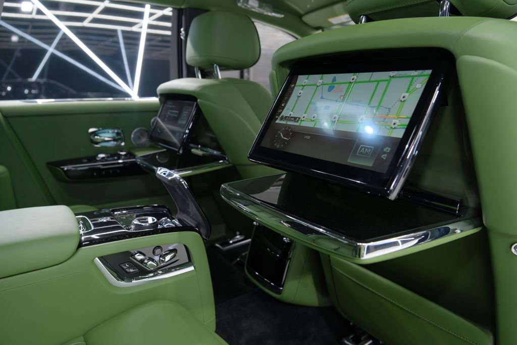 Used 2023 Rolls-Royce Phantom Sedan w/ The Phantom Package RWD image 54