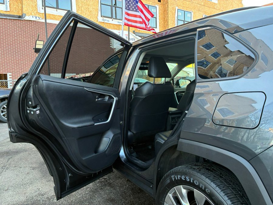 Used 2019 Toyota RAV4 Limited w/ Advanced Technology Package AWD/4WD image 12