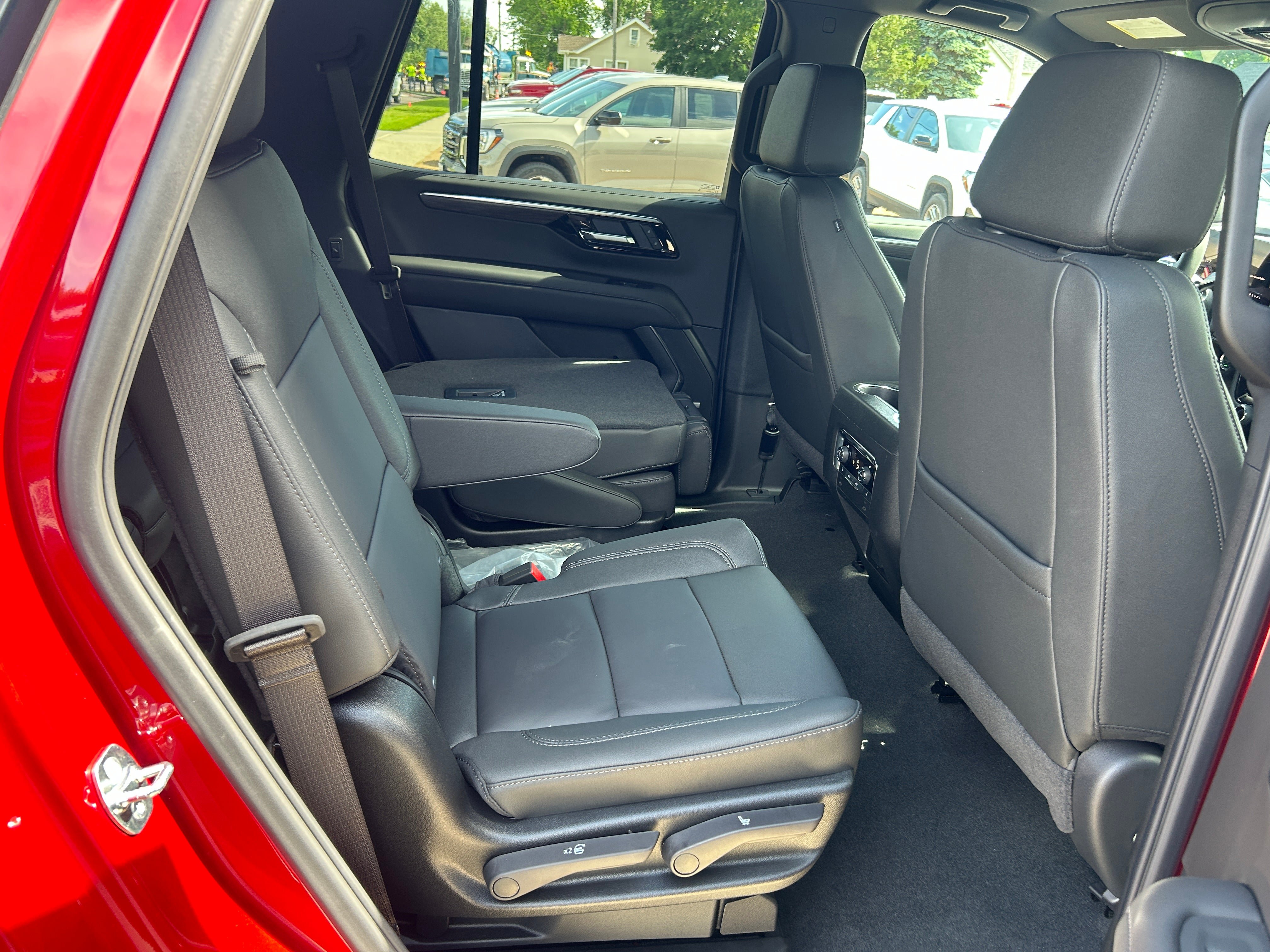 New 2026 Chevrolet Tahoe LT w/ Comfort Package AWD/4WD image 33
