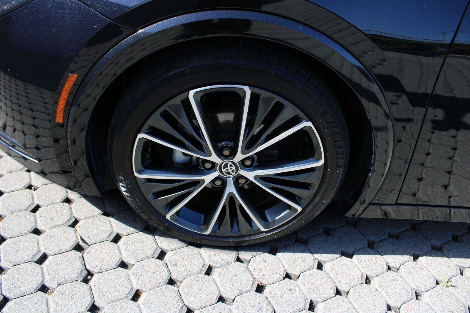 Used 2025 Toyota Prius XLE FWD image 12