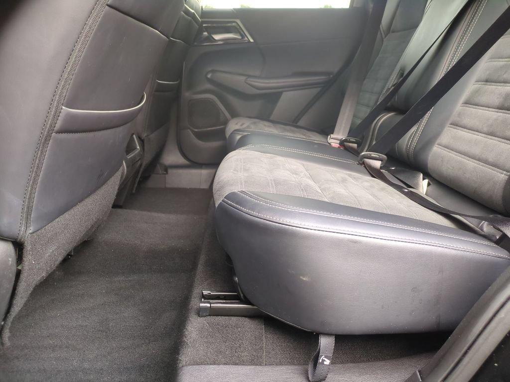 Used 2024 Mitsubishi Outlander FWD image 13