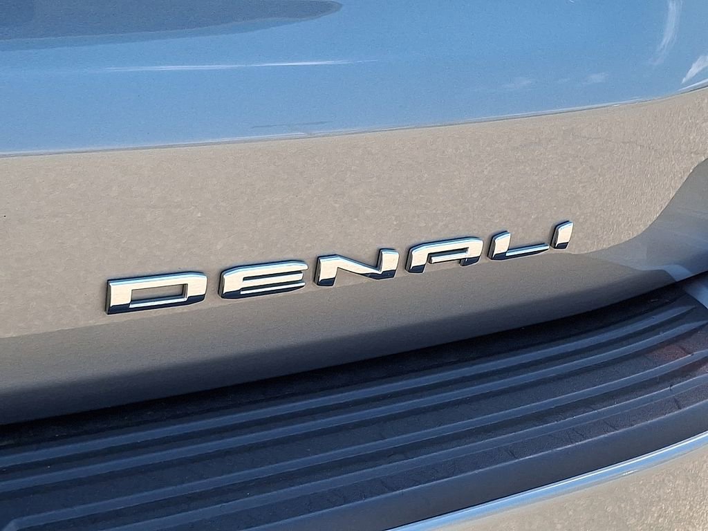 Used 2023 GMC Yukon XL Denali AWD/4WD image 32
