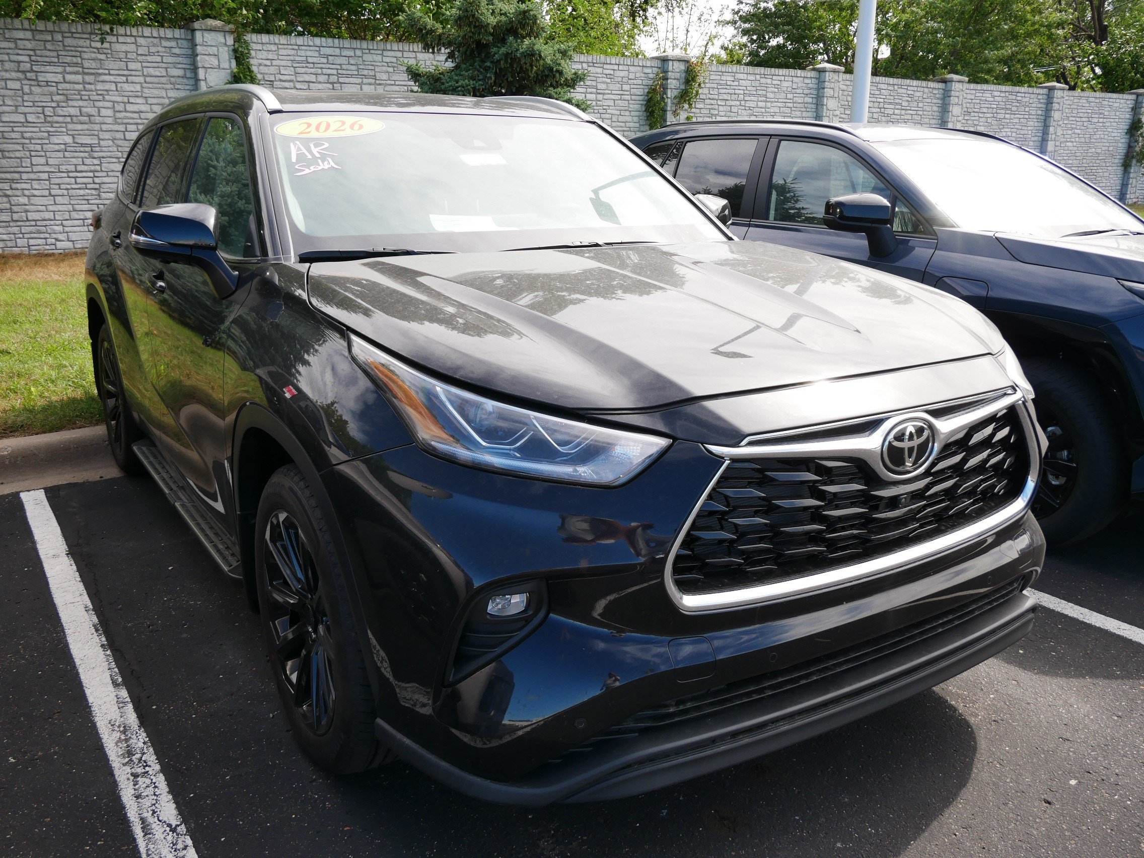 Used 2026 Toyota Highlander Limited AWD/4WD image 4