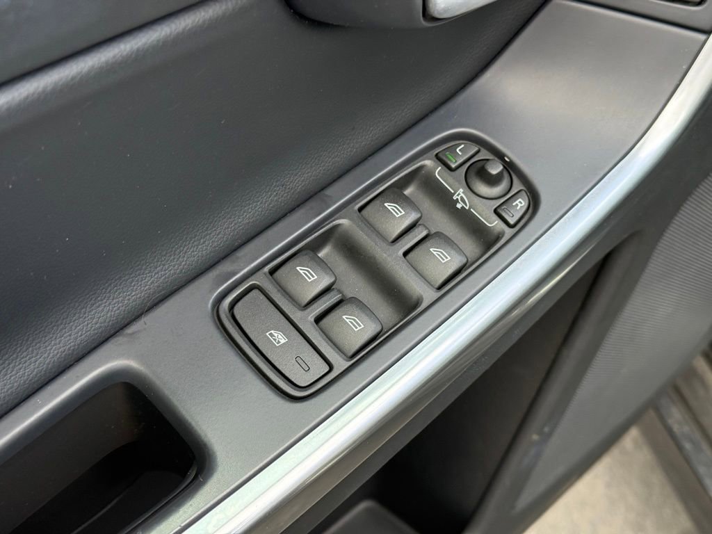 Used 2015 Volvo XC60 T5 Platinum image 10