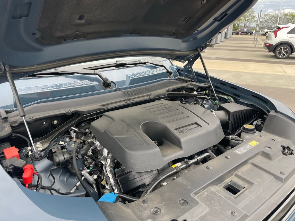 Used 2025 Land Rover Defender 110 X-Dynamic SE image 31