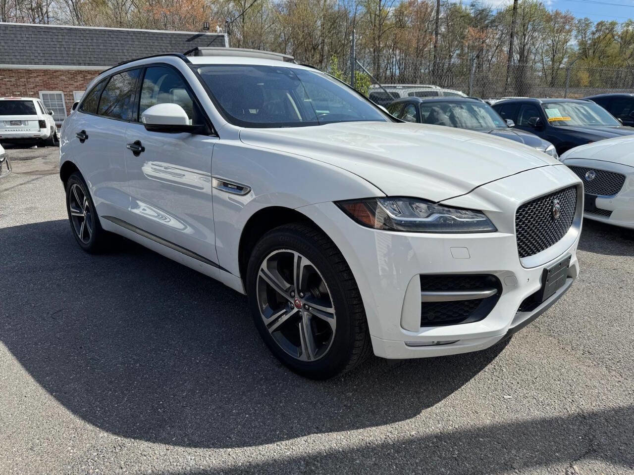 Used 2017 Jaguar F-PACE R-Sport image 3
