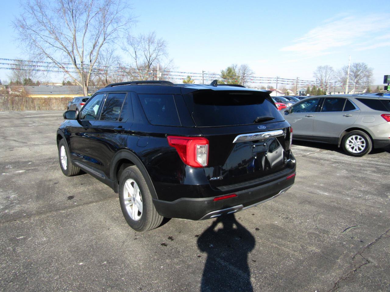 Used 2022 Ford Explorer XLT w/ Equipment Group 202A AWD/4WD image 5