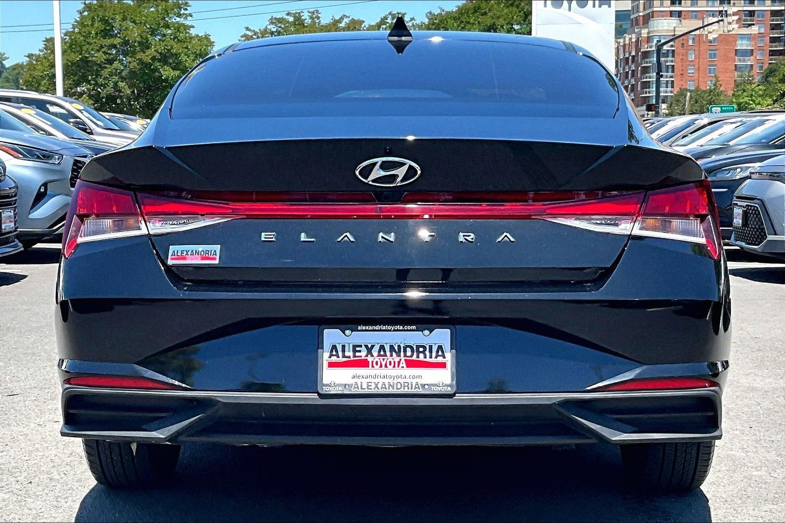 Used 2022 Hyundai Elantra SEL w/ Convenience Package FWD image 4