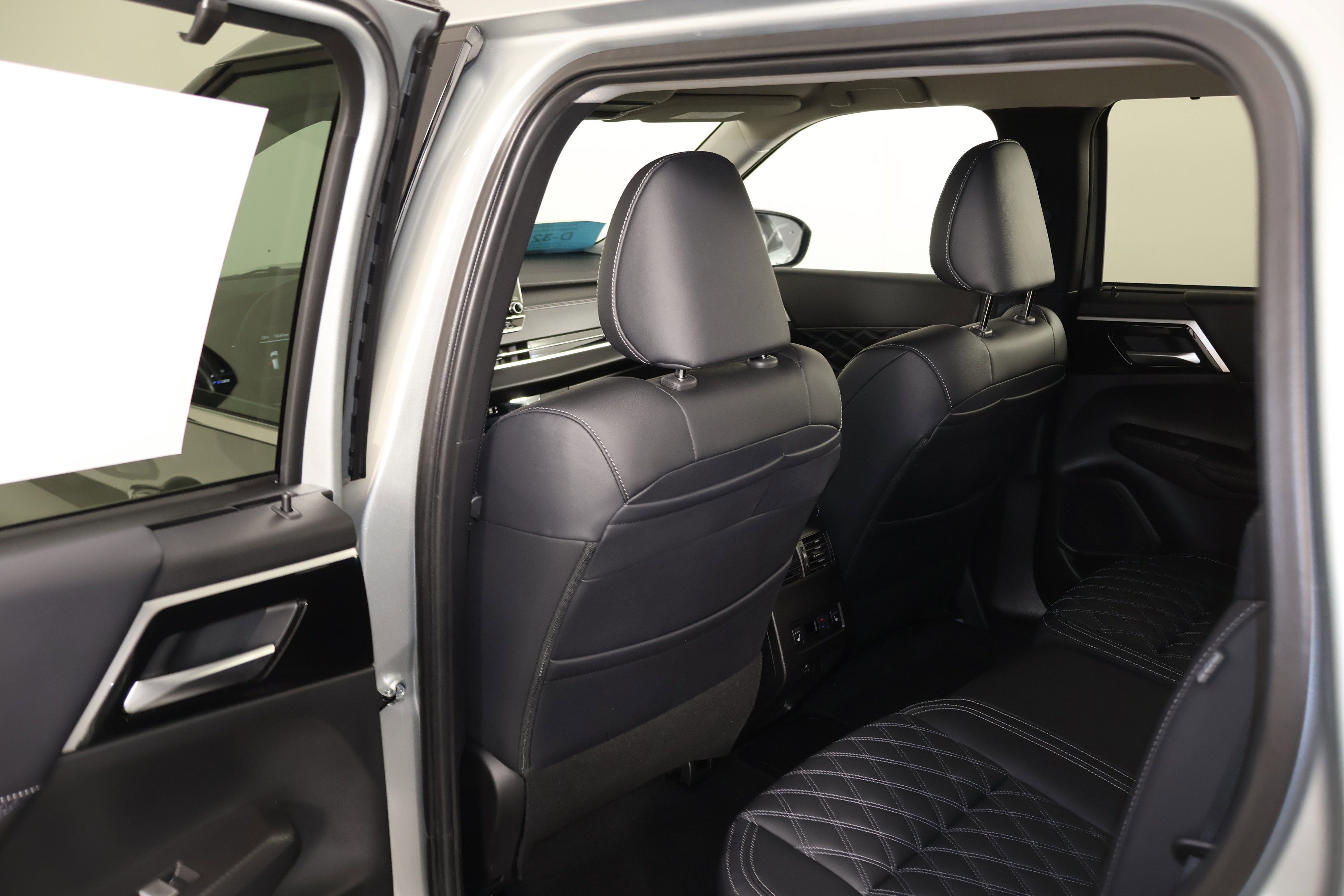 Used 2024 Mitsubishi Outlander SEL image 48