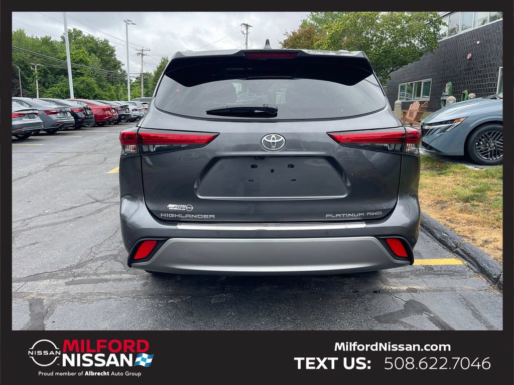 Used 2021 Toyota Highlander Platinum AWD/4WD image 4